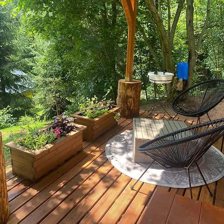 Tente de luxe Tiny Chotevice 1