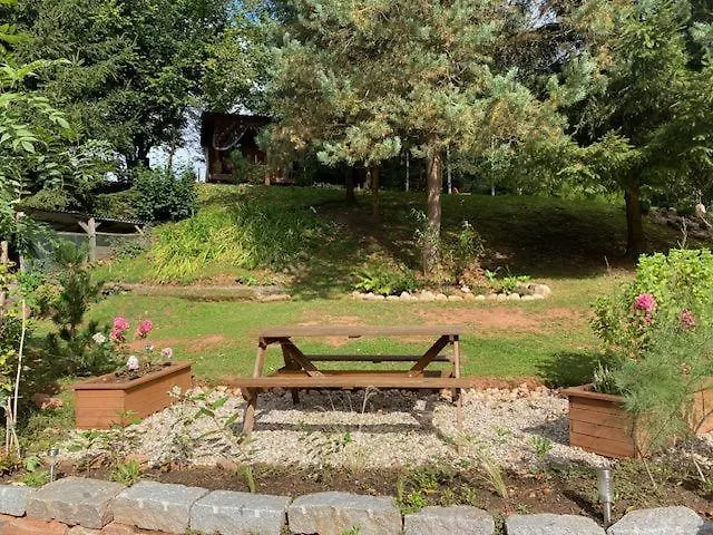 Luksusowy namiot Tiny Chotevice 1